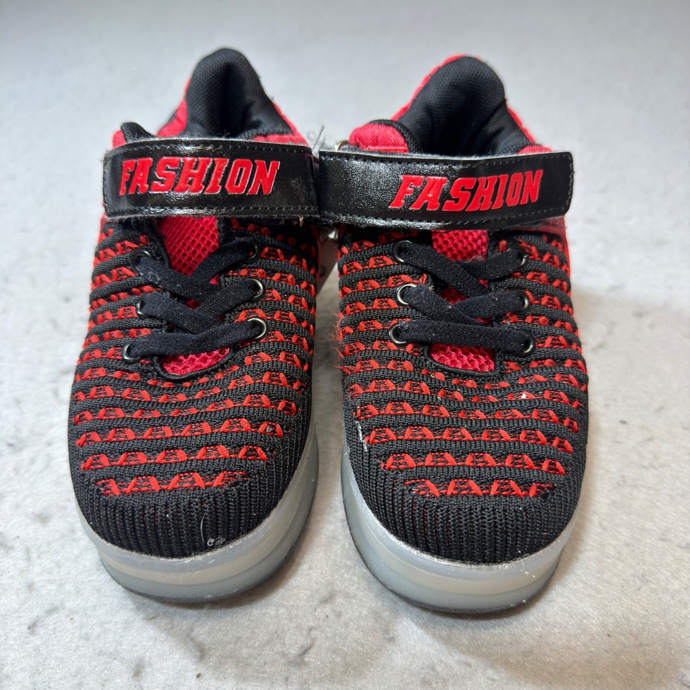 Fashion Roller‎ Sneakers Kids Red Black Light Up USB Rechargeable Size 13 Skater